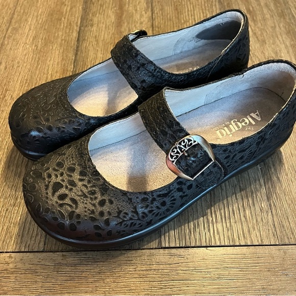 Alegria Shoes - NWOT Alegria spiral Black Mary Jane Shoes